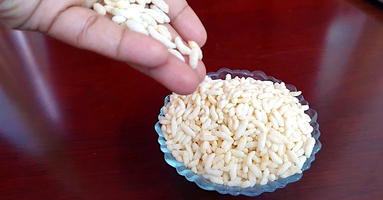 Make puffed rice with ration rice